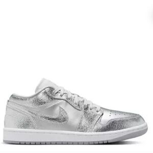 Jordan 1 Low "Metallic Silver/Photon Dust/Wolf Grey"​ Women's Shoe